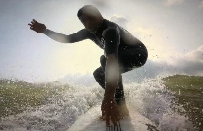 Surfista cego 417x270 - Surfista cego mostra que surfe não tem limites